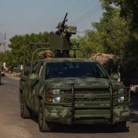 Grupos criminales se enfrentan en el estado mexicano de Jalisco y bloquean carreteras