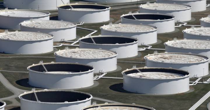 Petróleo Brent sube un 3,79 %, hasta 111,58 dólares