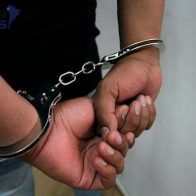 Policía apresa hombre por presunto robo en banca deportiva en Santiago