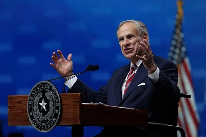 Gobernador de Texas defiende las armas de fuego y ve "equivocado" su control