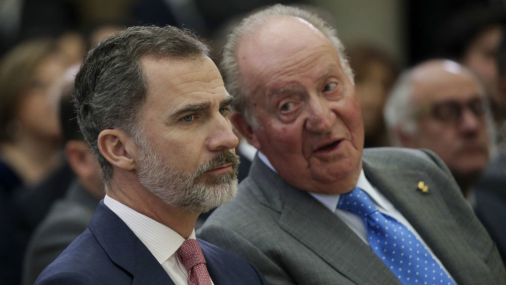 Felipe VI y su padre charlan de manera "amplia" sobre la familia y su marcha