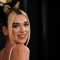 Dua Lipa enloquece las redes tras pronunciar insultos típicos