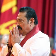 Renuncia el primer ministro de Sri Lanka en medio de protestas en el país