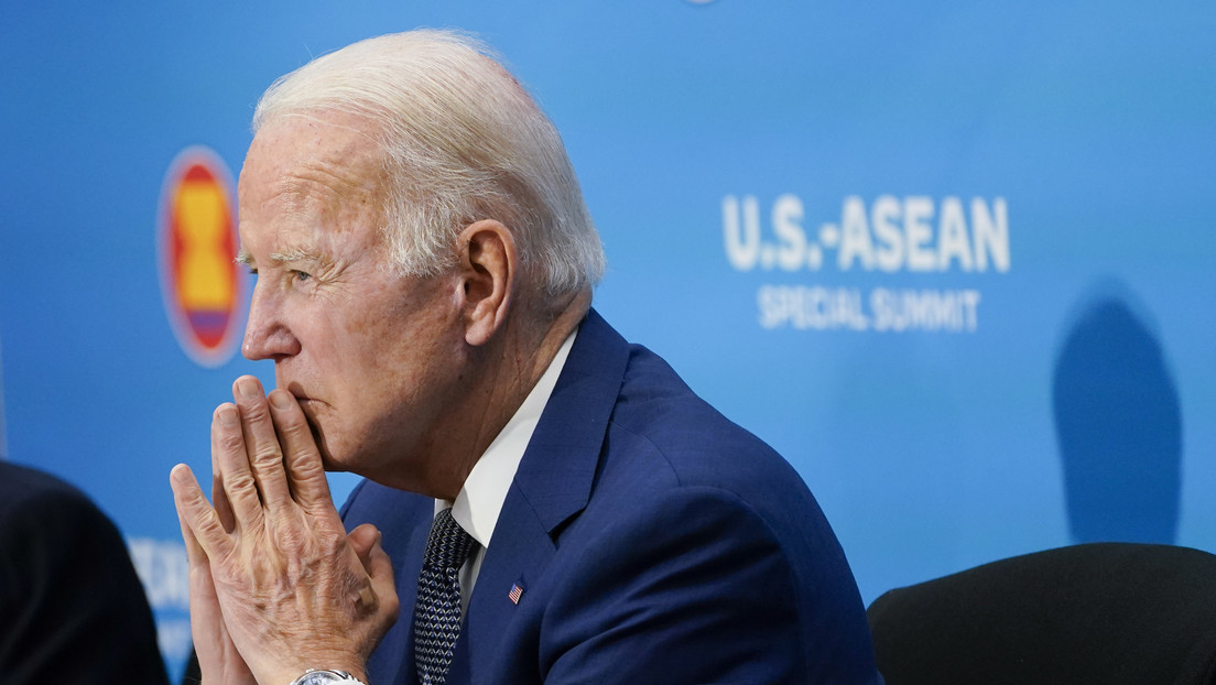Biden se confunde y llama "presidenta" a Kamala Harris