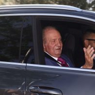 Juan Carlos I se reencuentra con su hijo Felipe VI en medio de la polémica