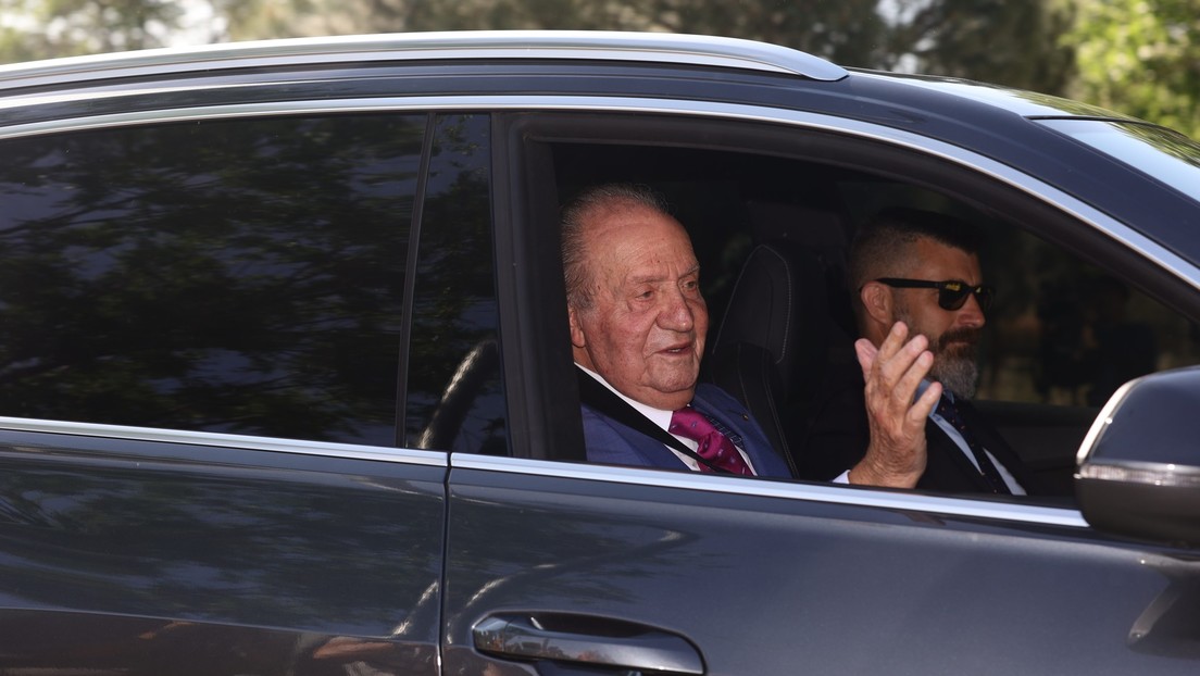 Juan Carlos I se reencuentra con su hijo Felipe VI en medio de la polémica