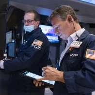Wall Street cierra mixto y el S&P 500 evita quedarse en ciclo bajista