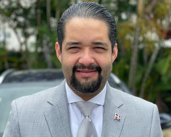 Ysrael Abreu cataloga de “irresponsable” decisión del Banreservas de capitalizar RD$29 millones