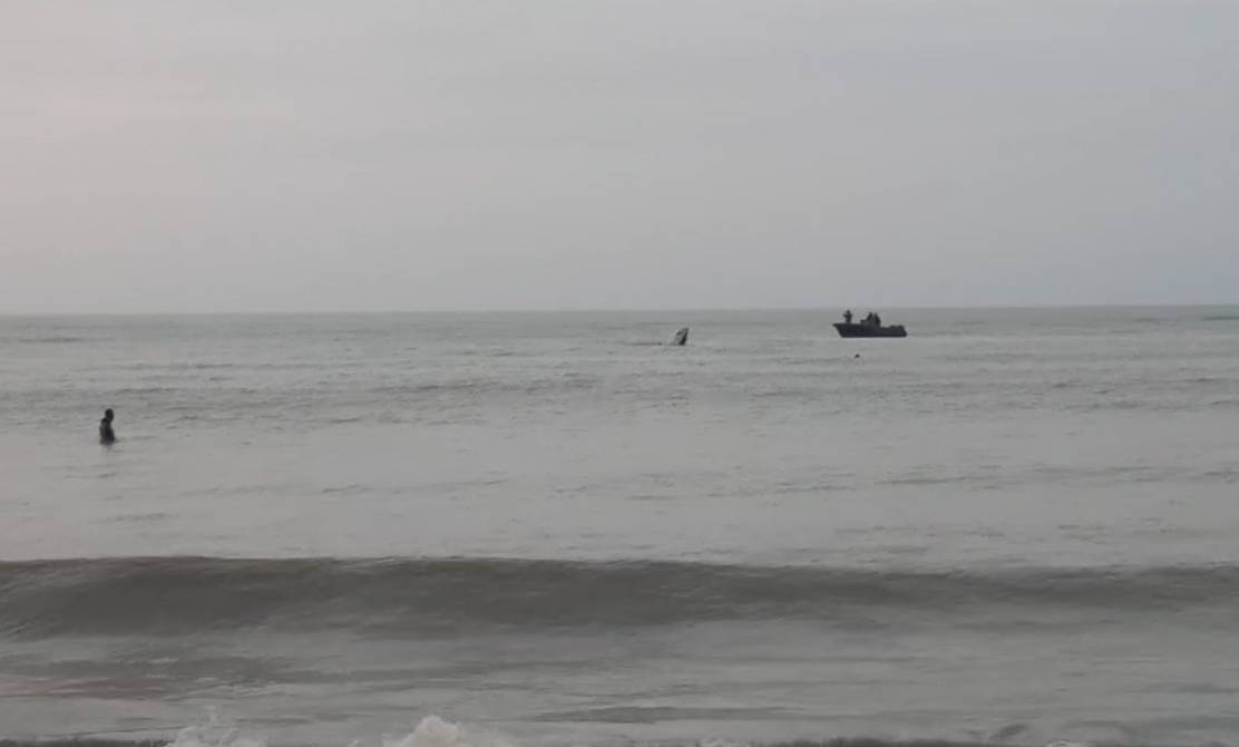 ¡Un milagro! Al menos seis heridos leves tras caer avioneta al mar en Ecuador