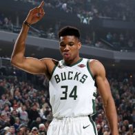 Giannis Antetokounmpo se impone en victoria de Bucks ante Celtics