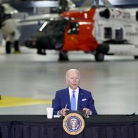 Biden advierte de "otra complicada temporada de huracanes"