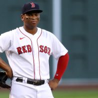 Devers se mantiene encendido con el bate en momento difícil para Boston