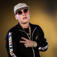 Presentan 13 cargos contra el cantante Cosculluela por maltrato en Puerto Rico
