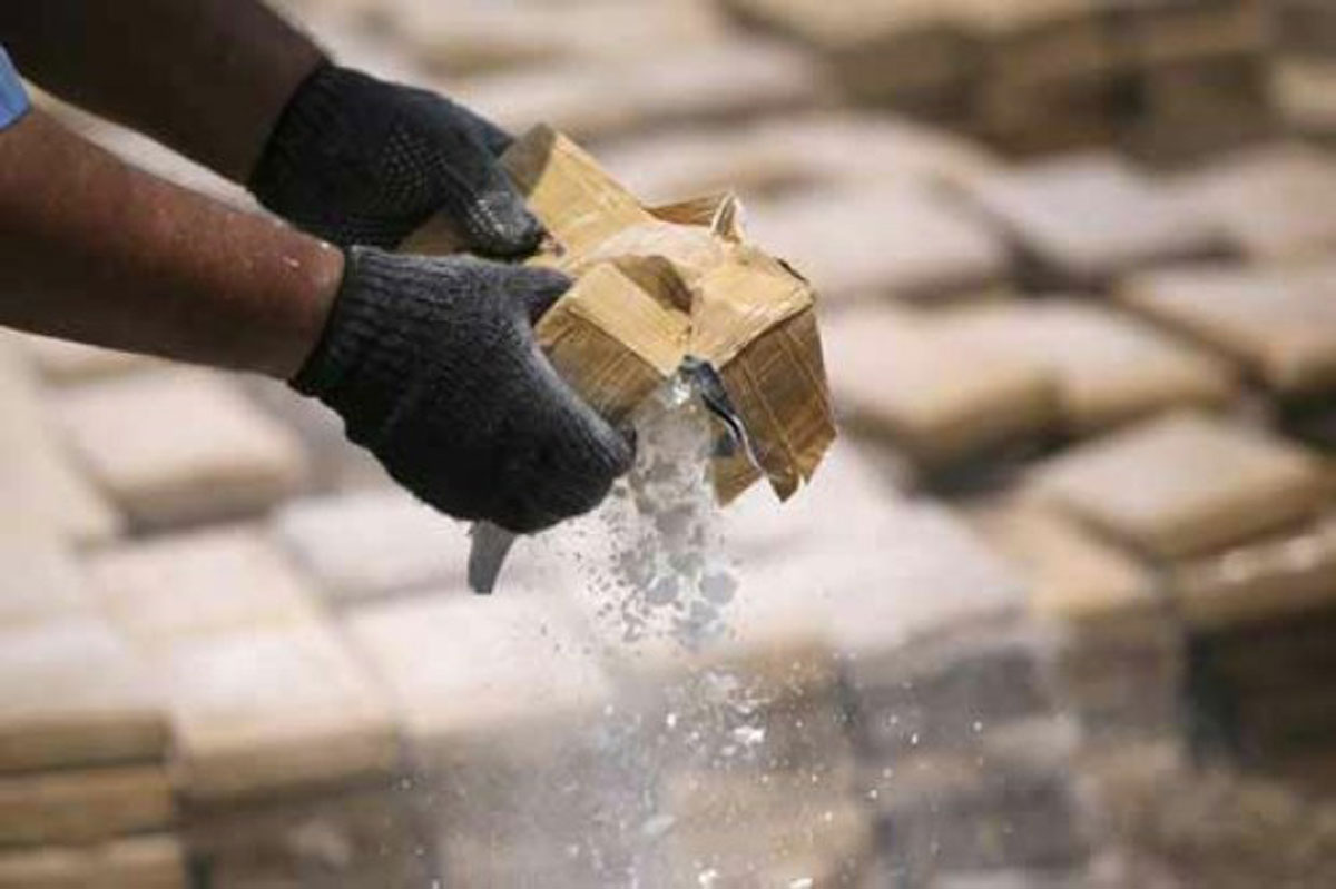 Incautan en El Salvador 810 kilos de droga y arrestan a 3 suramericanos