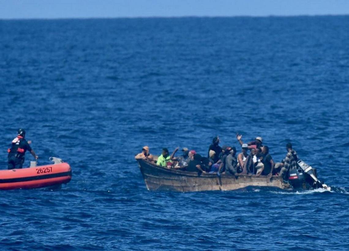 Detienen 59 haitianos que desembarcaron en el oeste de Puerto Rico