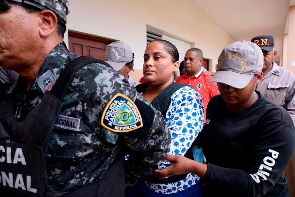 Piden suspensión de fiscal que retiro cargos a agentes de la DNCD que pusieron drogas en barbería en Montecristi.
