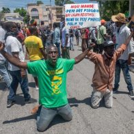 Haitianos se manifiestan contra la violencia de las bandas en Puerto Príncipe