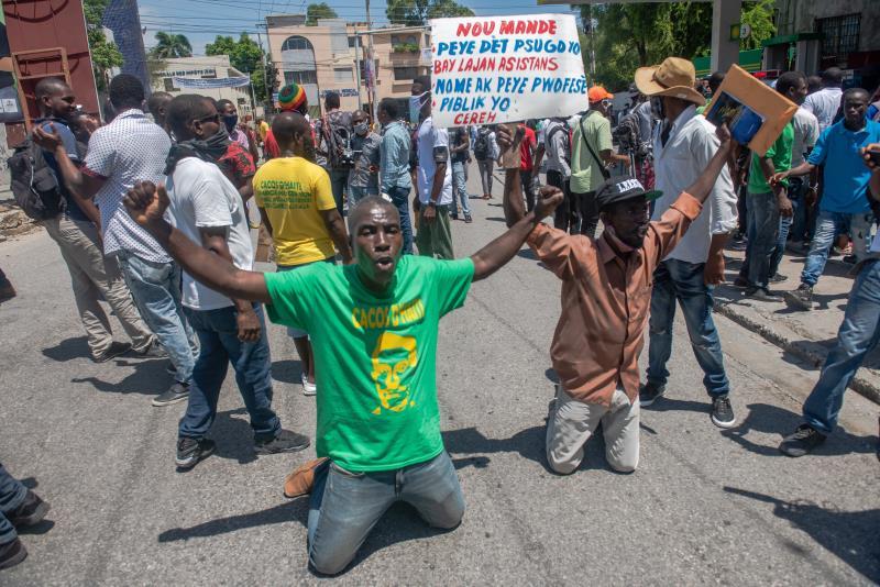 Haitianos se manifiestan contra la violencia de las bandas en Puerto Príncipe