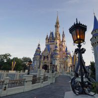 Senador republicano busca arrebatar a Disney derechos especiales de copyright