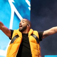 Drake pierde medio millón de dólares en una apuesta deportiva