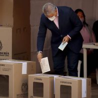 Iván Duque acude a las urnas y pide a colombianos ejercer voto "sin odio"