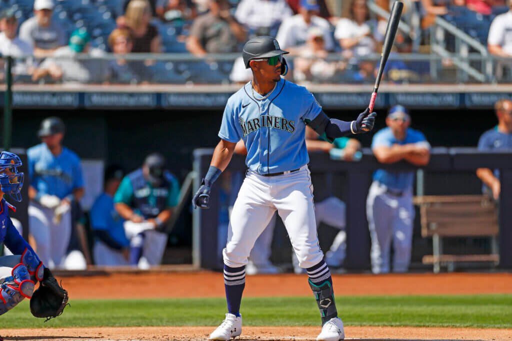 Dominicano Julio Rodríguez sigue mejorando con el bate en MLB