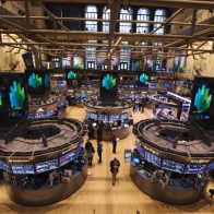 Wall Street cierra en rojo y el Dow Jones baja 1,02% tras dato de inflación