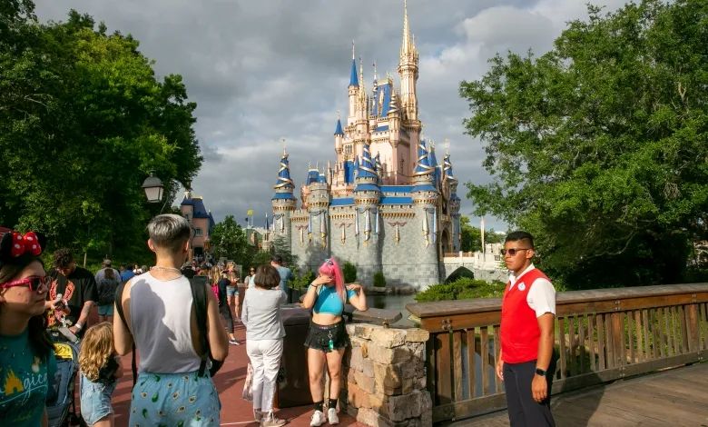 Residentes demandan a Florida por eliminar autogobierno de Walt Disney World