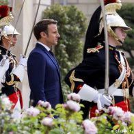 Macron promete una Francia "más fuerte" al asumir nuevo mandato