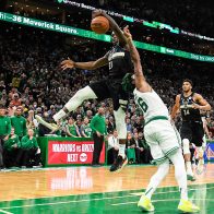 Jrue Holiday silencia Boston y los Bucks acarician la final del Este
