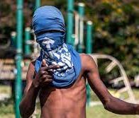 Niños de la calle en pandilla en Haití