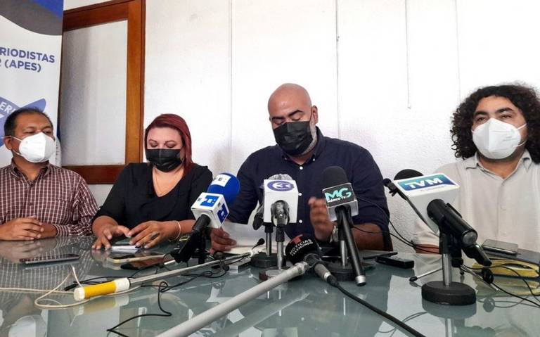 Periodistas salen de El Salvador por "reforma mordaza"