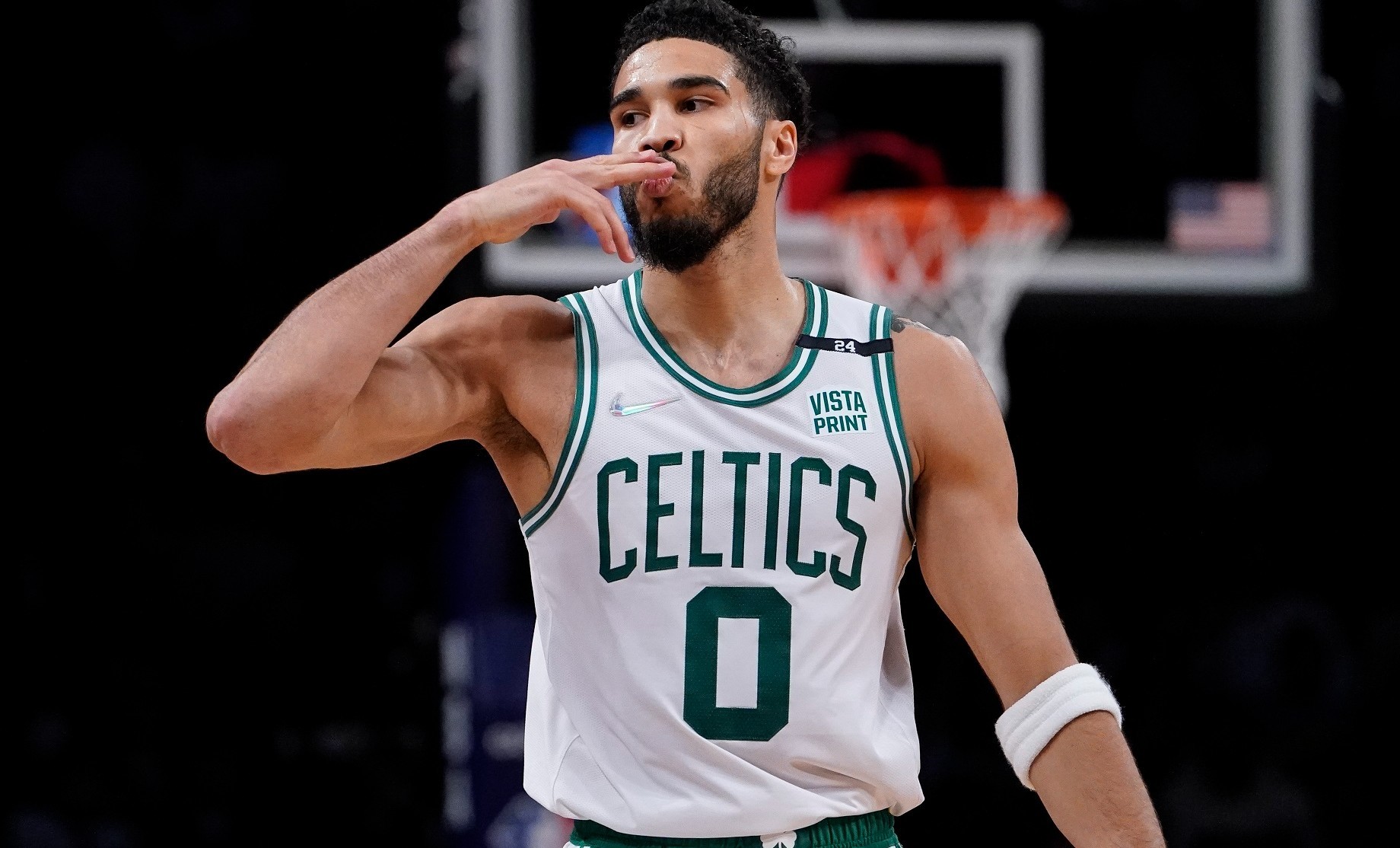 Tatum frena a Giannis y los Celtics obligan a un séptimo juego ante Bucks