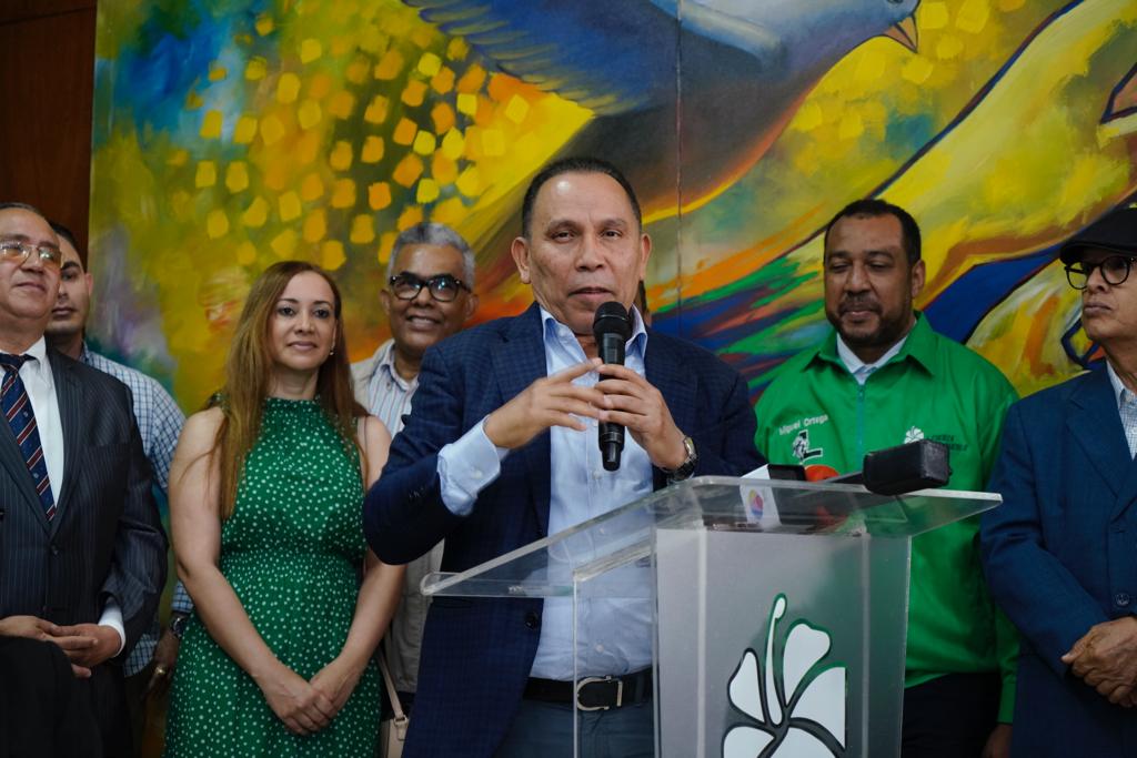 Radhamés Jiménez se opone a que PRM reforme la Constitución "más completa" que ha tenido RD