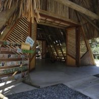 Una escuela hecha de residuos, el primer colegio sustentable de Colombia
