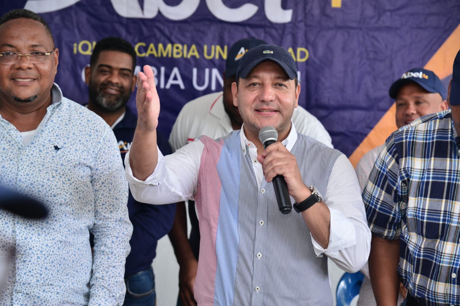 Abel Martínez dice Gobierno está llevando a “zozobrar” a los dominicanos