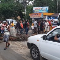 Protestan por largas tandas de apagones en Los Botados de Yamasá