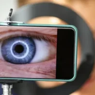 Crean una app que detecta demencia senil o Alzheimer con solo escanear la pupila
