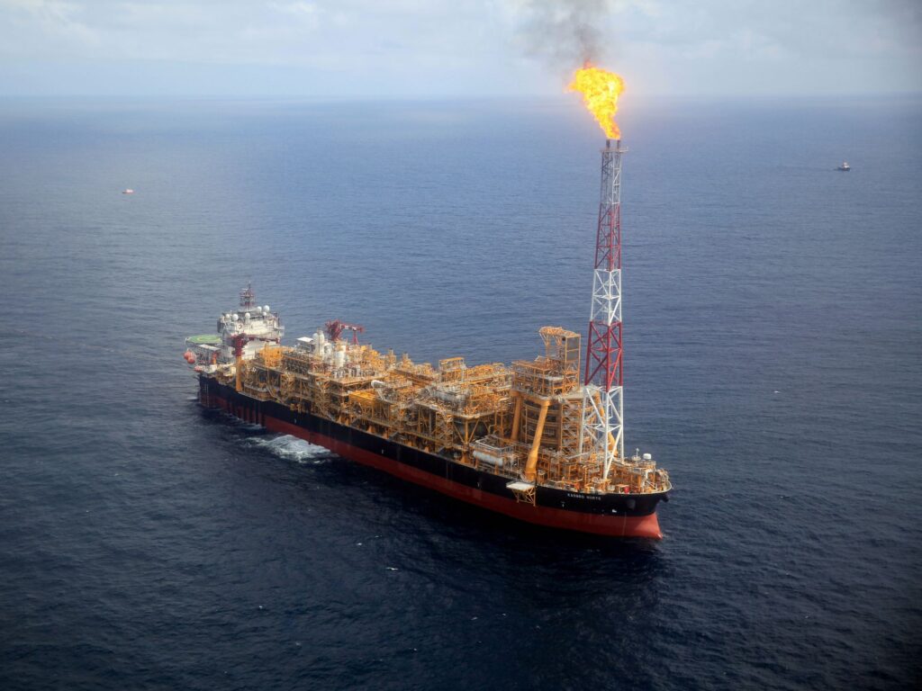 El petróleo Brent sube un 0,96% hasta 122,84 dólares