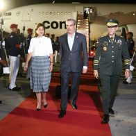 Presidente Abinader llega al país tras agotar agenda de trabajo en Suiza