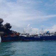 Se incendian tres buques pesqueros frente a las costas de Panamá