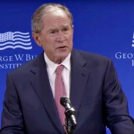 George Bush confunde Irak con Ucrania al hablar de “invasiones injustificadas”