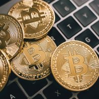 Nobel de Economía pide prohibir las criptomonedas