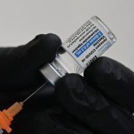EEUU limita el uso de vacuna de J&J por riesgo de raros coágulos de sangre