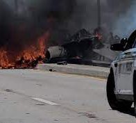 Un muerto y cinco heridos tras caer avioneta en un puente de Miami Beach