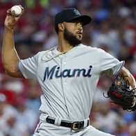 El dominicano Sandy Alcántara entre Jugadores de la Semana en Grandes Ligas