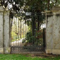 Denuncian posible robo de verjas en el Jardín Botánico