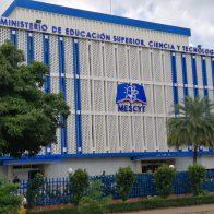 Estudiantes de inglés por inmersión denuncian no reciben clases por paro de maestros
