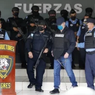 Le gritan "¡Rata!" a expresidente hondureño durante vista en EEUU