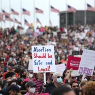 Centenares de mujeres exigen al Supremo de EEUU que mantenga el aborto legal
